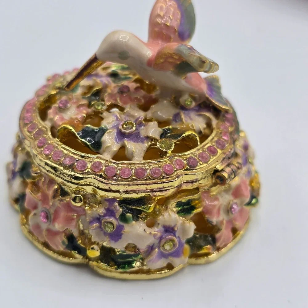 N/A hummingbird trinket